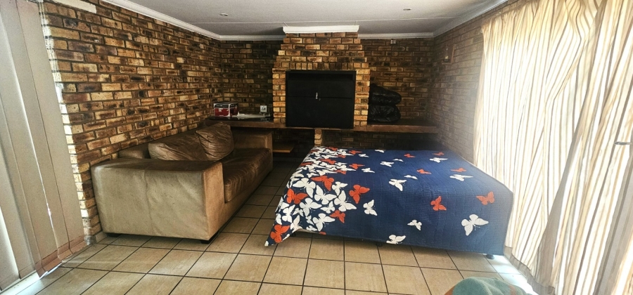 To Let 3 Bedroom Property for Rent in Waterval East North West